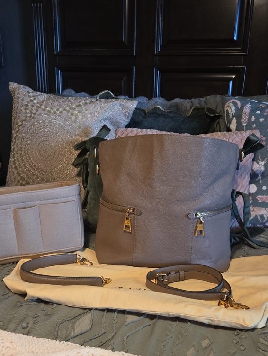 Handbags - Vuittion Monogram Empreinte Hobo.